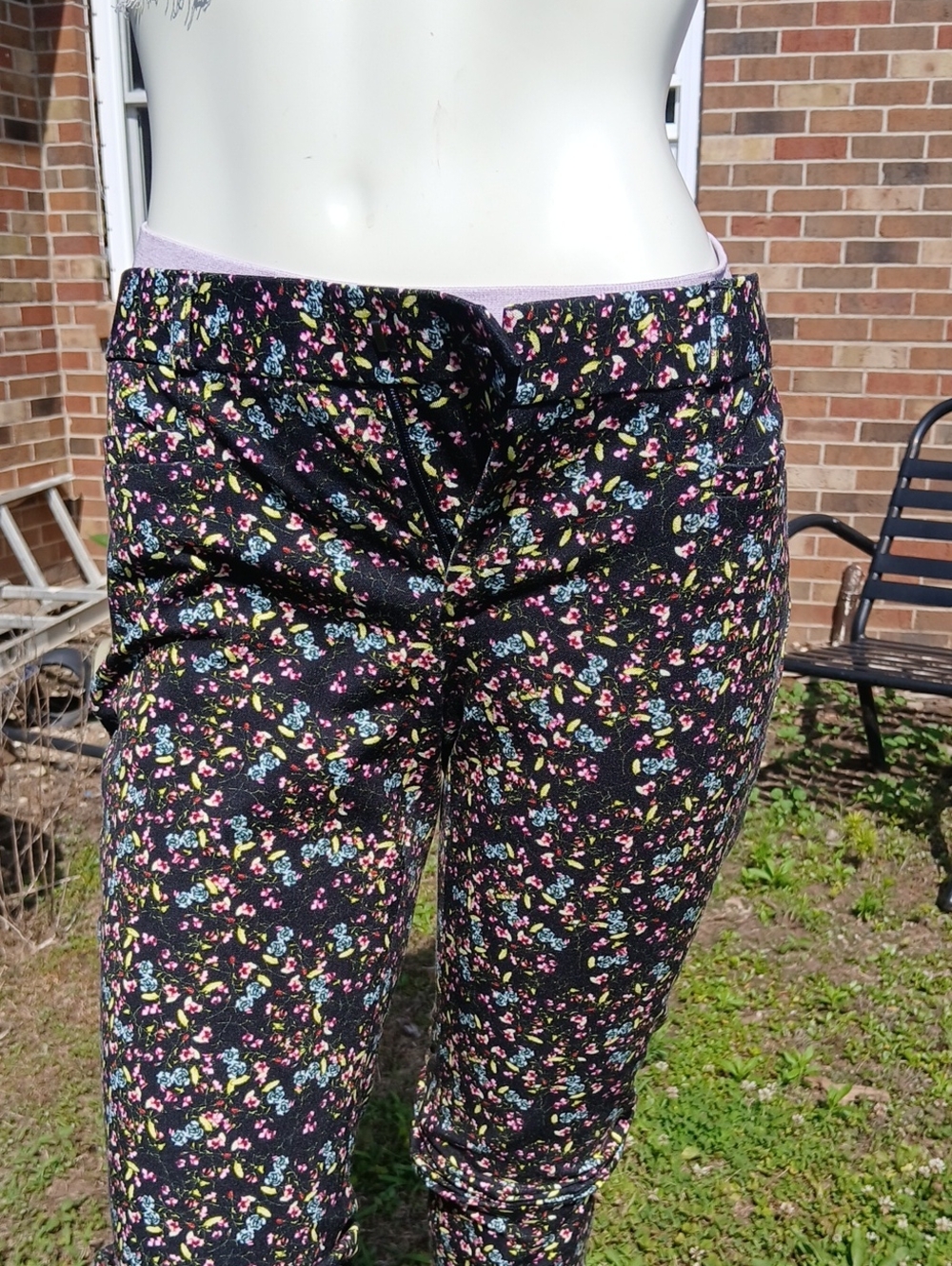 Banana Republic Sloan Black Floral Pants - Multicolor Ditsy Print  Size 6